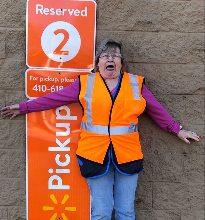 This Lady Works At Walmart, Poses With Its Products For Store’s Local FB Page And People Love Her Sense Of Humor This Lady Works At Walmart, Poses With Its Products For Store’s Local FB Page And People Love Her Sense Of Humor