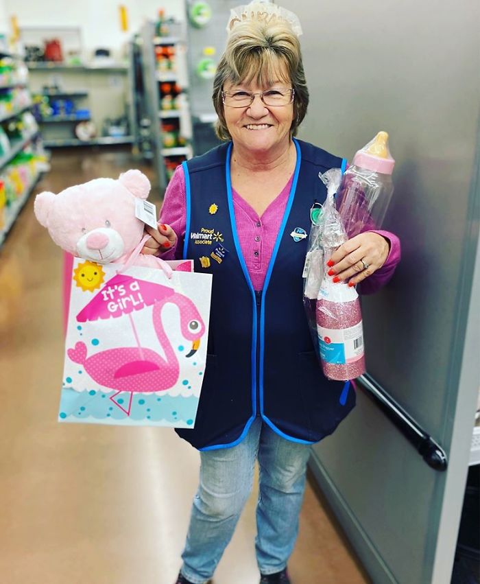 This Lady Works At Walmart, Poses With Its Products For Store’s Local FB Page And People Love Her Sense Of Humor This Lady Works At Walmart, Poses With Its Products For Store’s Local FB Page And People Love Her Sense Of Humor