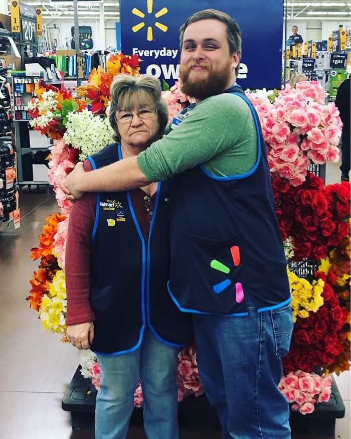 This Lady Works At Walmart, Poses With Its Products For Store’s Local FB Page And People Love Her Sense Of Humor This Lady Works At Walmart, Poses With Its Products For Store’s Local FB Page And People Love Her Sense Of Humor
