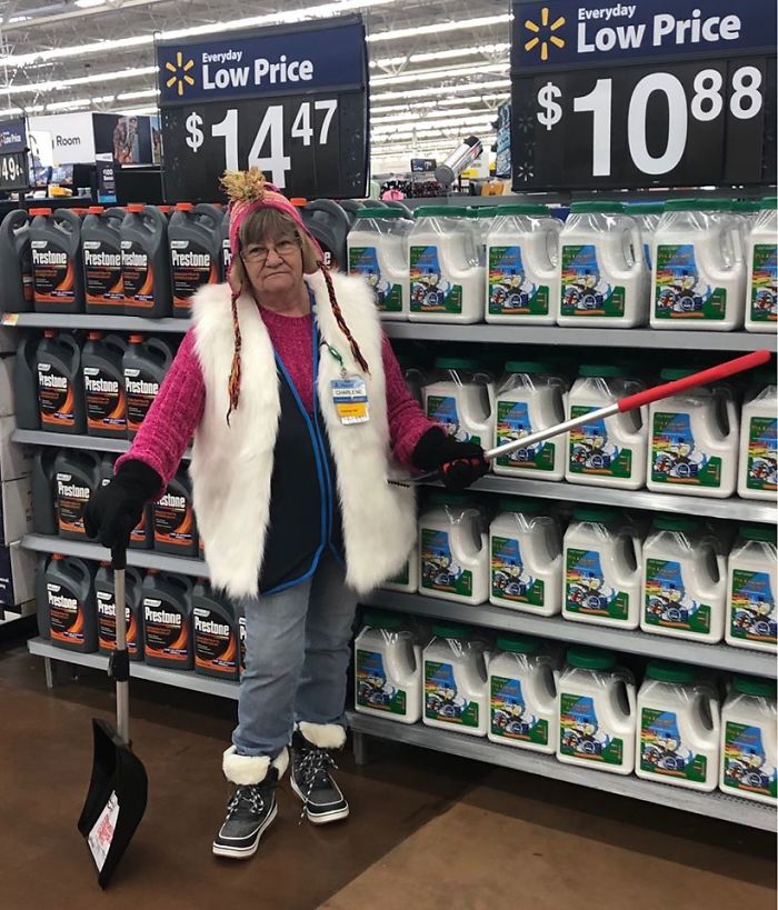 This Lady Works At Walmart, Poses With Its Products For Store’s Local FB Page And People Love Her Sense Of Humor This Lady Works At Walmart, Poses With Its Products For Store’s Local FB Page And People Love Her Sense Of Humor