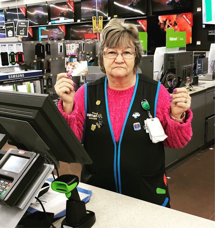 This Lady Works At Walmart, Poses With Its Products For Store’s Local FB Page And People Love Her Sense Of Humor This Lady Works At Walmart, Poses With Its Products For Store’s Local FB Page And People Love Her Sense Of Humor