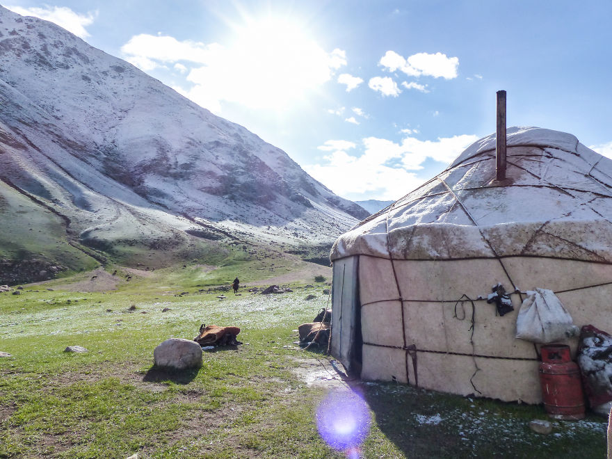 At 22 Years Old, I Came Alone In Kyrgyzstan To Meet Nomadic People In The Mountains At 22 Years Old, I Came Alone In Kyrgyzstan To Meet Nomadic People In The Mountains