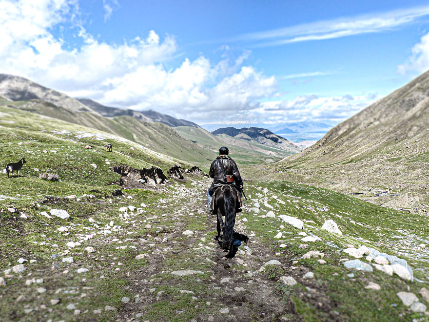 At 22 Years Old, I Came Alone In Kyrgyzstan To Meet Nomadic People In The Mountains At 22 Years Old, I Came Alone In Kyrgyzstan To Meet Nomadic People In The Mountains