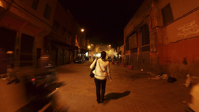 Woman Gets Followed Home By Three Strangers, Hugs This Black Guy And Asks Him To Help Her Woman Gets Followed Home By Three Strangers, Hugs This Black Guy And Asks Him To Help Her