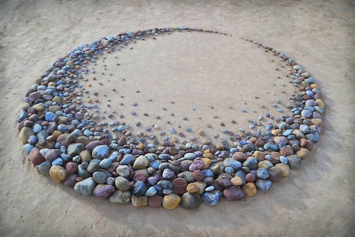 Artist Arranges Stones In Stunning Patterns On The Beach, Finds It Very Therapeutic (30 Pics) Artist Arranges Stones In Stunning Patterns On The Beach, Finds It Very Therapeutic (30 Pics)