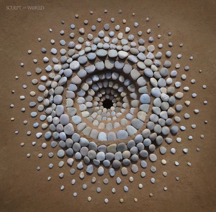 Artist Arranges Stones In Stunning Patterns On The Beach, Finds It Very Therapeutic (30 Pics) Artist Arranges Stones In Stunning Patterns On The Beach, Finds It Very Therapeutic (30 Pics)
