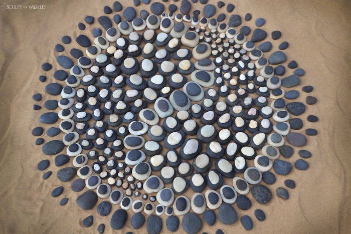 Artist Arranges Stones In Stunning Patterns On The Beach, Finds It Very Therapeutic (30 Pics) Artist Arranges Stones In Stunning Patterns On The Beach, Finds It Very Therapeutic (30 Pics)