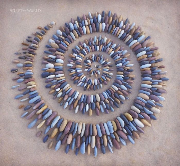 Artist Arranges Stones In Stunning Patterns On The Beach, Finds It Very Therapeutic (30 Pics) Artist Arranges Stones In Stunning Patterns On The Beach, Finds It Very Therapeutic (30 Pics)