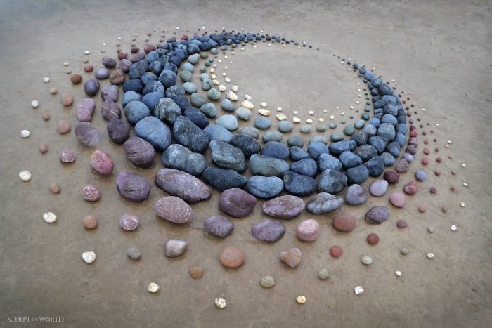 Artist Arranges Stones In Stunning Patterns On The Beach, Finds It Very Therapeutic (30 Pics) Artist Arranges Stones In Stunning Patterns On The Beach, Finds It Very Therapeutic (30 Pics)