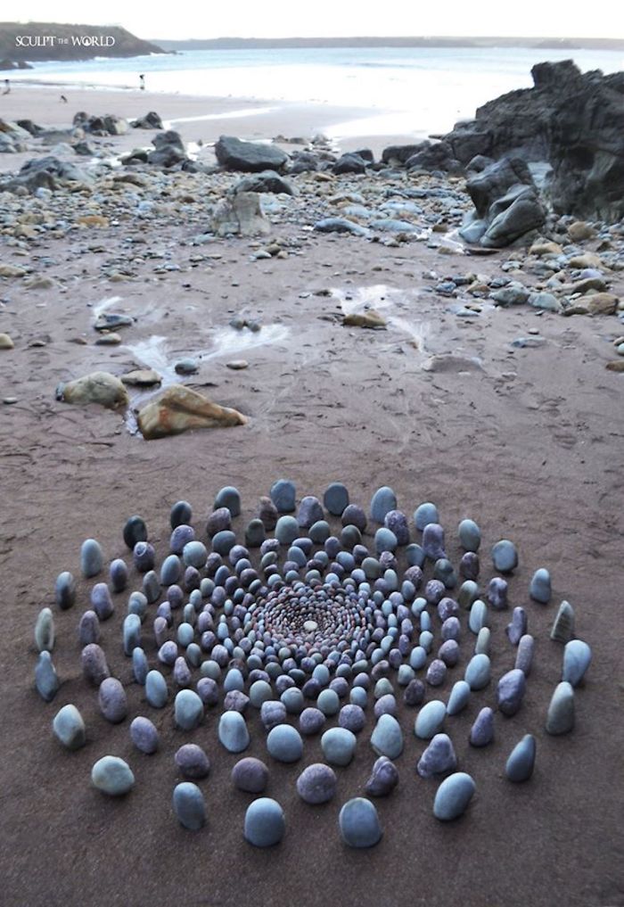 Artist Arranges Stones In Stunning Patterns On The Beach, Finds It Very Therapeutic (30 Pics) Artist Arranges Stones In Stunning Patterns On The Beach, Finds It Very Therapeutic (30 Pics)