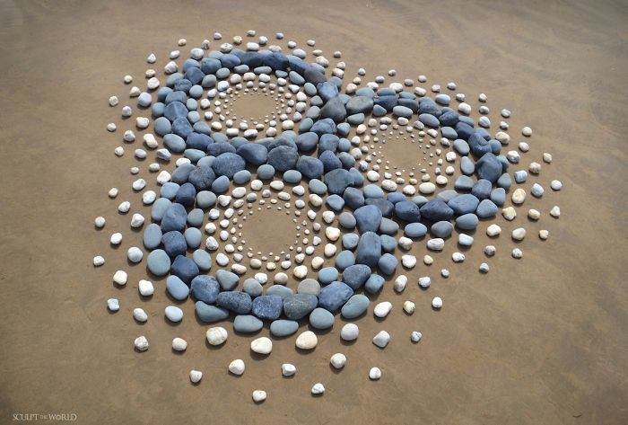 Artist Arranges Stones In Stunning Patterns On The Beach, Finds It Very Therapeutic (30 Pics) Artist Arranges Stones In Stunning Patterns On The Beach, Finds It Very Therapeutic (30 Pics)