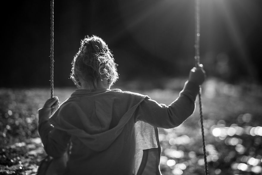 I’ve Photographed My Daughter On The Same Tree Swing For 3 Years, Here Are Some Of My Favorites I’ve Photographed My Daughter On The Same Tree Swing For 3 Years, Here Are Some Of My Favorites