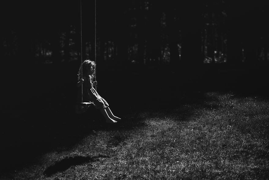 I’ve Photographed My Daughter On The Same Tree Swing For 3 Years, Here Are Some Of My Favorites I’ve Photographed My Daughter On The Same Tree Swing For 3 Years, Here Are Some Of My Favorites