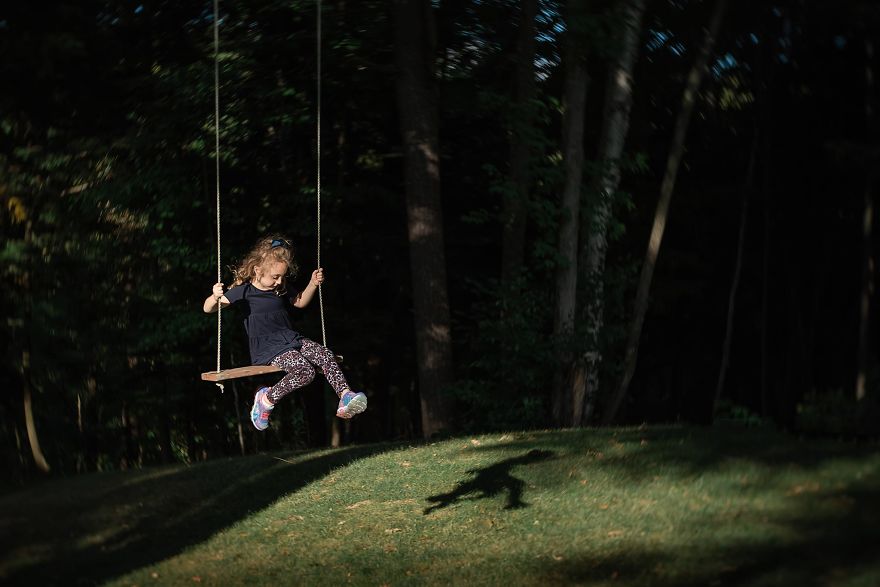 I’ve Photographed My Daughter On The Same Tree Swing For 3 Years, Here Are Some Of My Favorites I’ve Photographed My Daughter On The Same Tree Swing For 3 Years, Here Are Some Of My Favorites