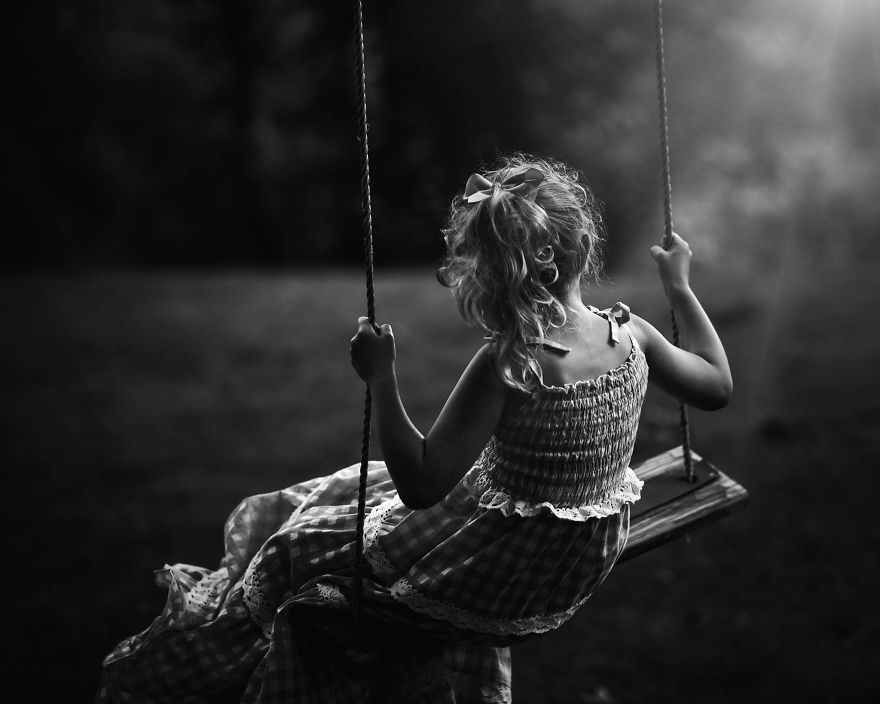 I’ve Photographed My Daughter On The Same Tree Swing For 3 Years, Here Are Some Of My Favorites I’ve Photographed My Daughter On The Same Tree Swing For 3 Years, Here Are Some Of My Favorites