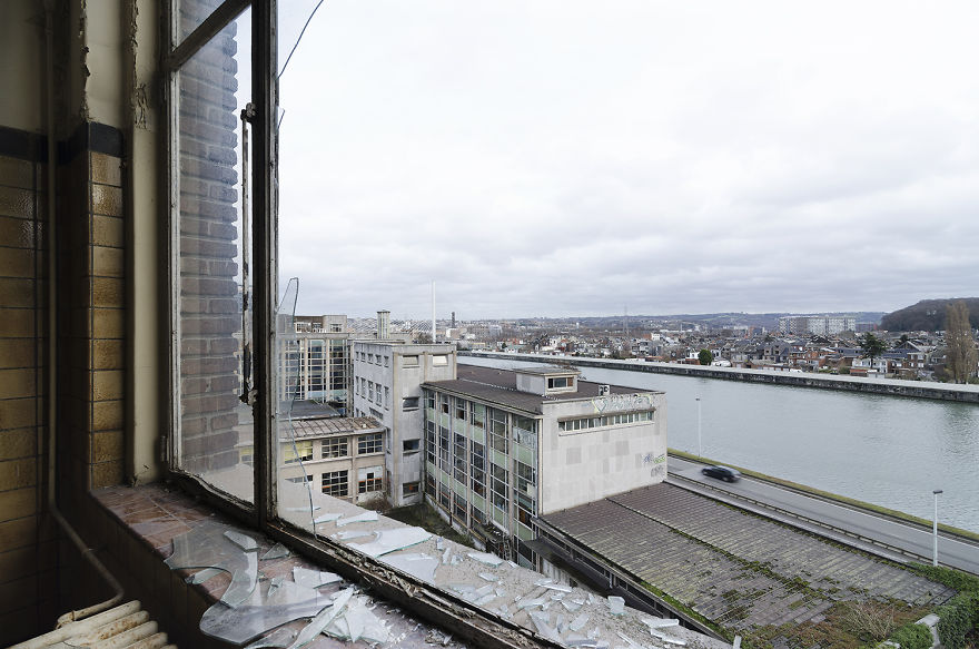 I Explored A University In Belgium That’s Been Abandoned Since 2006 (15 Pics) I Explored A University In Belgium That’s Been Abandoned Since 2006 (15 Pics)