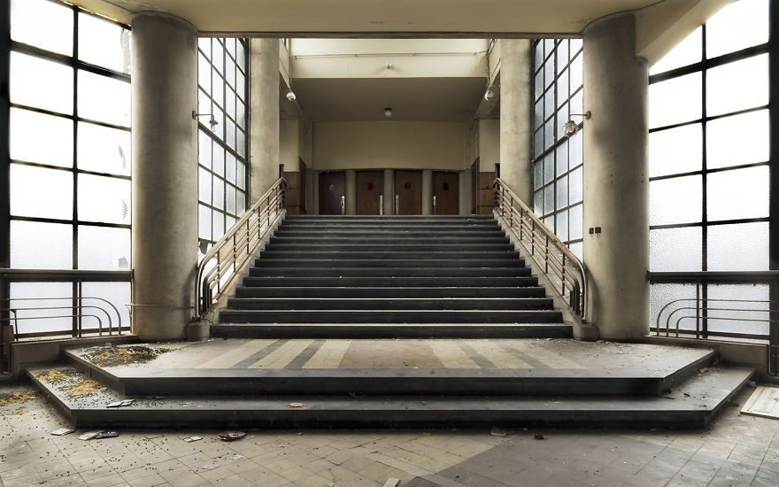 I Explored A University In Belgium That’s Been Abandoned Since 2006 (15 Pics) I Explored A University In Belgium That’s Been Abandoned Since 2006 (15 Pics)