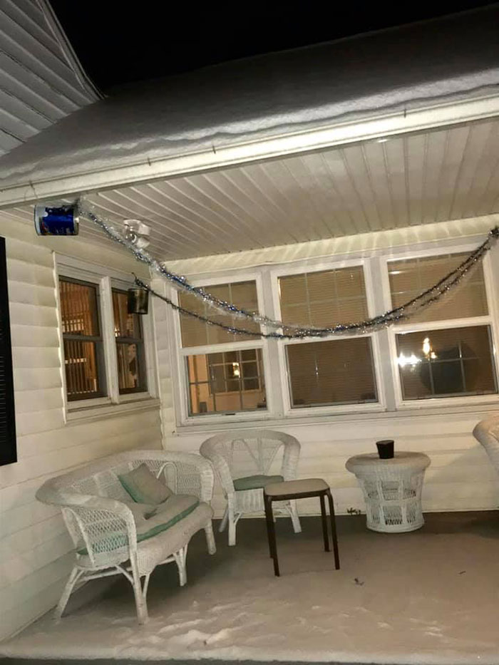 Man Puts Up ‘Home Alone’ Inspired Traps As Christmas Decorations Man Puts Up ‘Home Alone’ Inspired Traps As Christmas Decorations