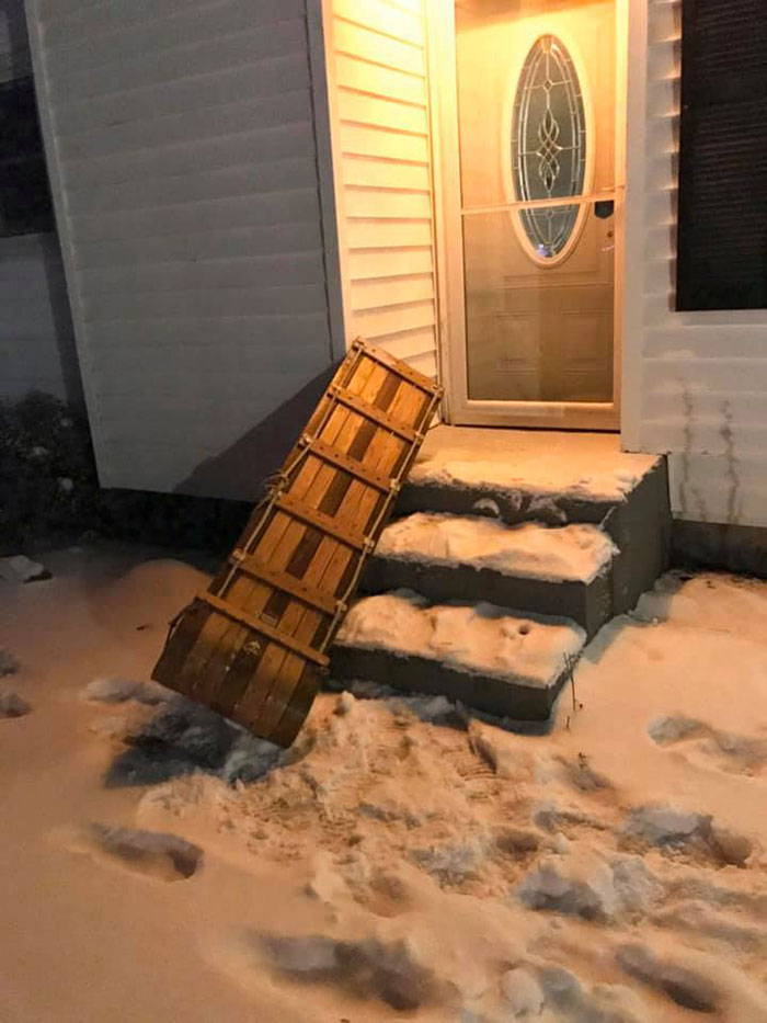 Man Puts Up ‘Home Alone’ Inspired Traps As Christmas Decorations Man Puts Up ‘Home Alone’ Inspired Traps As Christmas Decorations