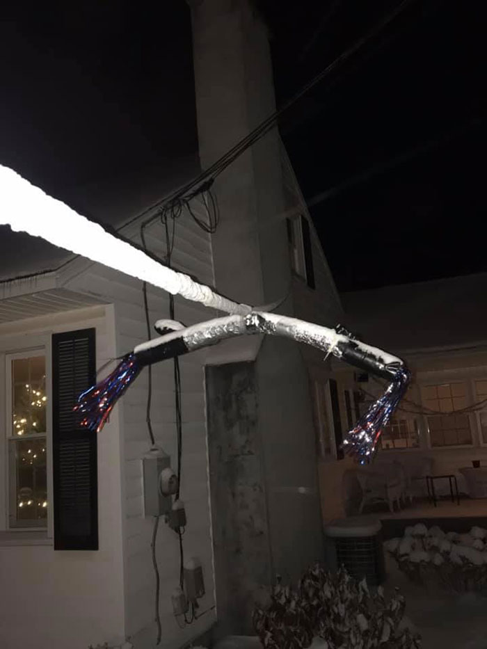 Man Puts Up ‘Home Alone’ Inspired Traps As Christmas Decorations Man Puts Up ‘Home Alone’ Inspired Traps As Christmas Decorations