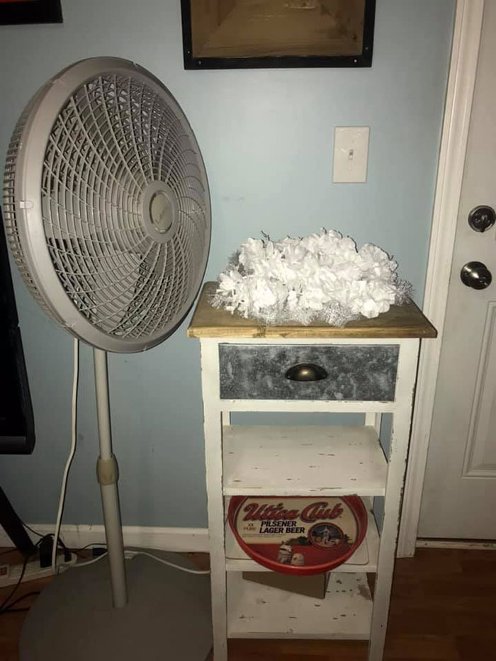 Man Puts Up ‘Home Alone’ Inspired Traps As Christmas Decorations Man Puts Up ‘Home Alone’ Inspired Traps As Christmas Decorations