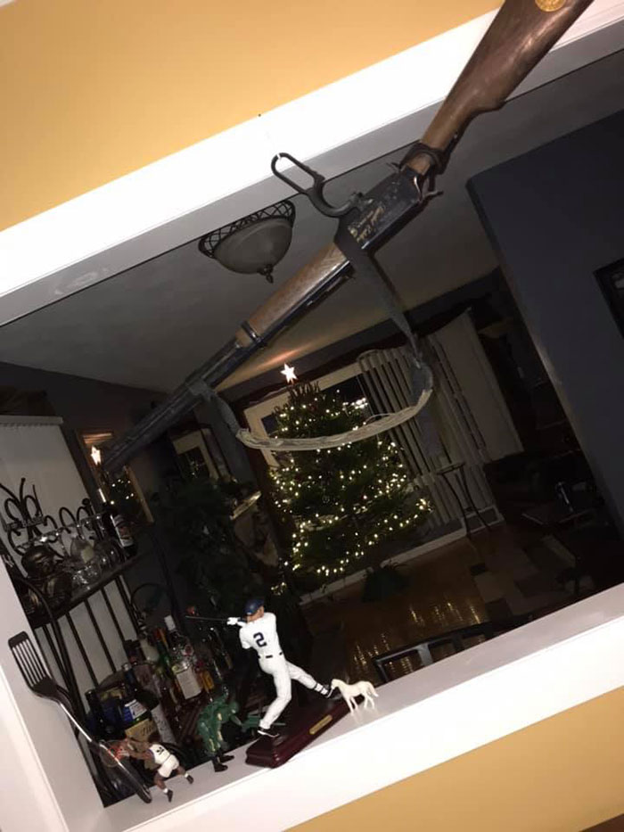 Man Puts Up ‘Home Alone’ Inspired Traps As Christmas Decorations Man Puts Up ‘Home Alone’ Inspired Traps As Christmas Decorations