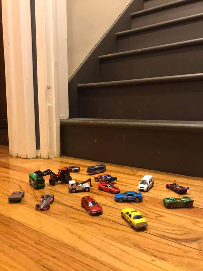 Man Puts Up ‘Home Alone’ Inspired Traps As Christmas Decorations Man Puts Up ‘Home Alone’ Inspired Traps As Christmas Decorations