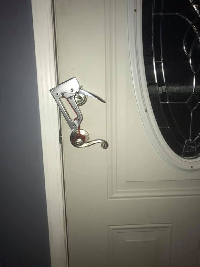 Man Puts Up ‘Home Alone’ Inspired Traps As Christmas Decorations Man Puts Up ‘Home Alone’ Inspired Traps As Christmas Decorations