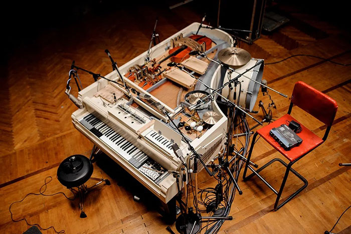 This Indie Rock Band Spent 3 Years Building An Incredible 20-Piece Hybrid Instrument To Be Played By 2 Guys This Indie Rock Band Spent 3 Years Building An Incredible 20-Piece Hybrid Instrument To Be Played By 2 Guys