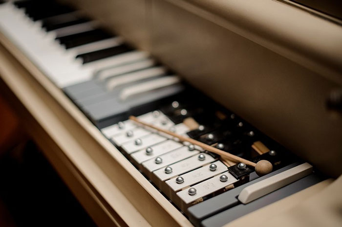 This Indie Rock Band Spent 3 Years Building An Incredible 20-Piece Hybrid Instrument To Be Played By 2 Guys This Indie Rock Band Spent 3 Years Building An Incredible 20-Piece Hybrid Instrument To Be Played By 2 Guys