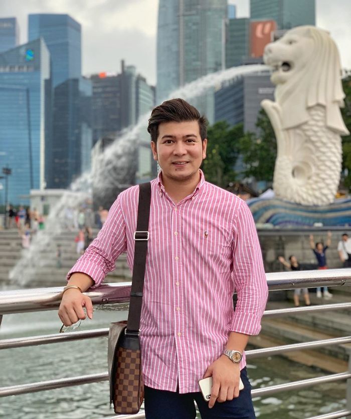 Adopted Son Repays The Poor Couple Who Took Him In As A Kid By Giving Them Their Dream Life, Goes Viral Adopted Son Repays The Poor Couple Who Took Him In As A Kid By Giving Them Their Dream Life, Goes Viral