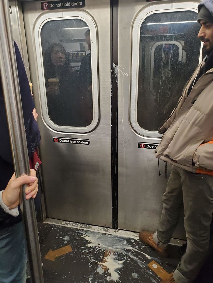 People Are Shaming Jerks They Meet On The Subway By Posting These 30 Pics Online People Are Shaming Jerks They Meet On The Subway By Posting These 30 Pics Online