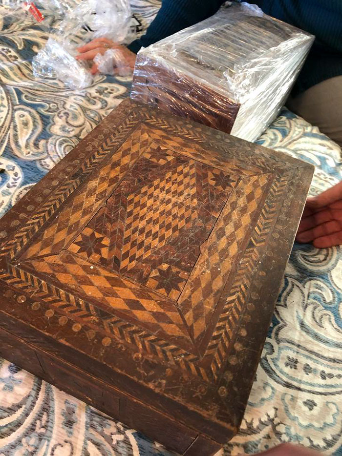 Bank Robber Hides Something In A ‘Mystery Box’, 100 Years Later, His Great Grandson Opens It Bank Robber Hides Something In A ‘Mystery Box’, 100 Years Later, His Great Grandson Opens It