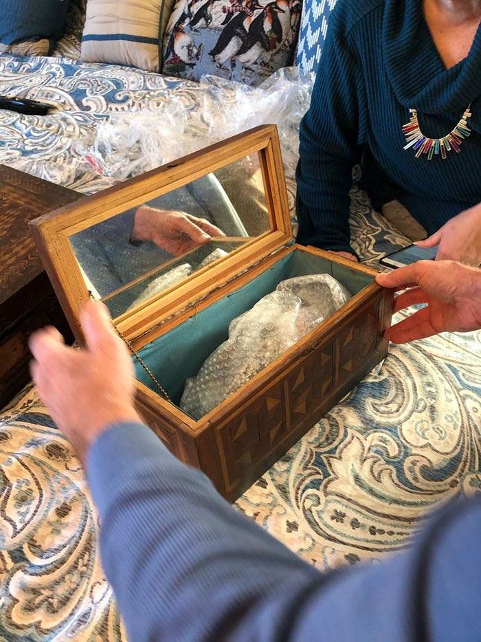 Bank Robber Hides Something In A ‘Mystery Box’, 100 Years Later, His Great Grandson Opens It Bank Robber Hides Something In A ‘Mystery Box’, 100 Years Later, His Great Grandson Opens It