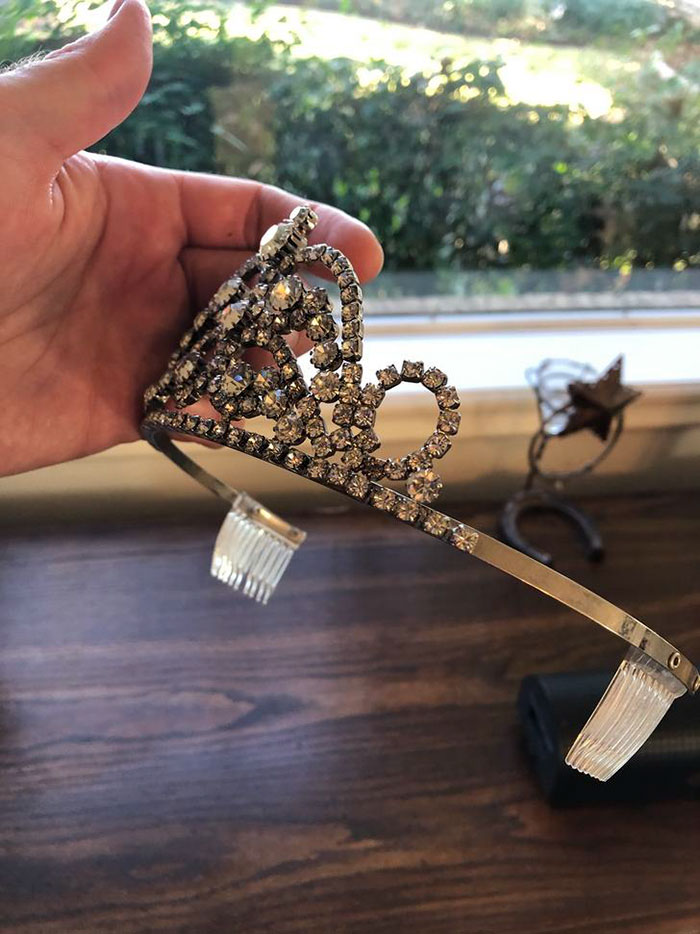 Bank Robber Hides Something In A ‘Mystery Box’, 100 Years Later, His Great Grandson Opens It Bank Robber Hides Something In A ‘Mystery Box’, 100 Years Later, His Great Grandson Opens It