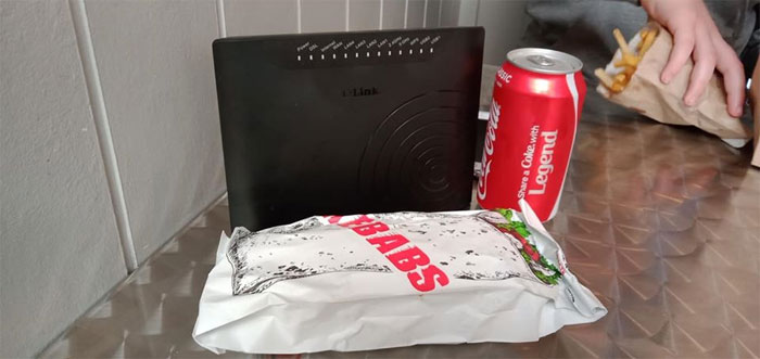 Kids Don’t Want To Go On A Family Trip, So Their Parents Take Their Modem Instead Kids Don’t Want To Go On A Family Trip, So Their Parents Take Their Modem Instead