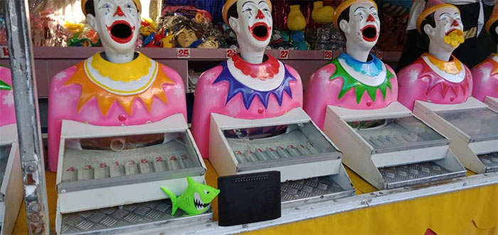 Kids Don’t Want To Go On A Family Trip, So Their Parents Take Their Modem Instead Kids Don’t Want To Go On A Family Trip, So Their Parents Take Their Modem Instead