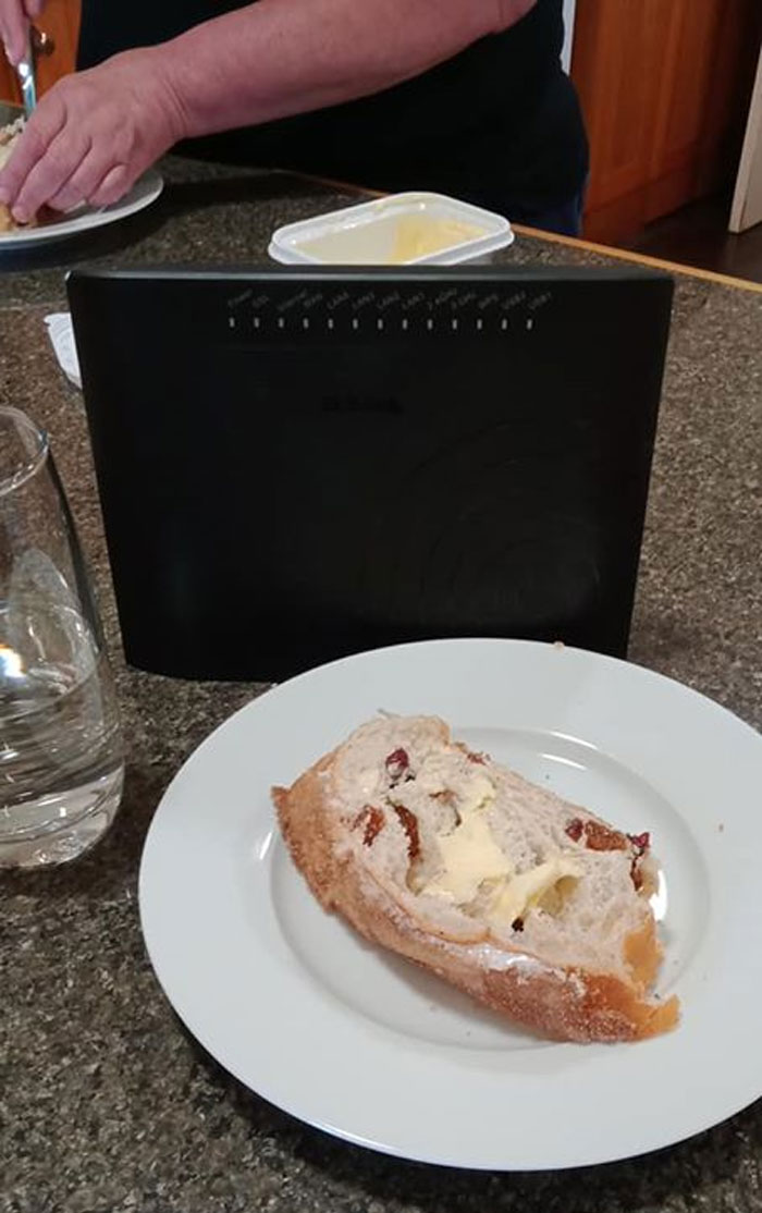 Kids Don’t Want To Go On A Family Trip, So Their Parents Take Their Modem Instead Kids Don’t Want To Go On A Family Trip, So Their Parents Take Their Modem Instead