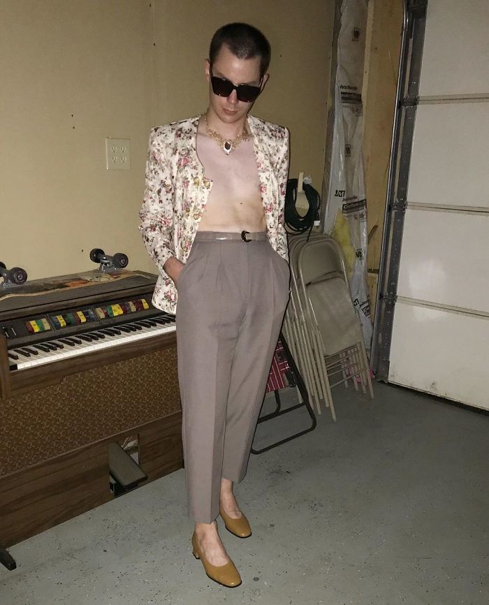 Guy Shows What $20 Can Get You At Thrift Stores, And The Results Are So Stupid It’s Hilarious Guy Shows What $20 Can Get You At Thrift Stores, And The Results Are So Stupid It’s Hilarious