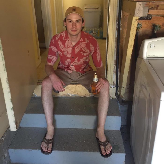 Guy Shows What $20 Can Get You At Thrift Stores, And The Results Are So Stupid It’s Hilarious Guy Shows What $20 Can Get You At Thrift Stores, And The Results Are So Stupid It’s Hilarious