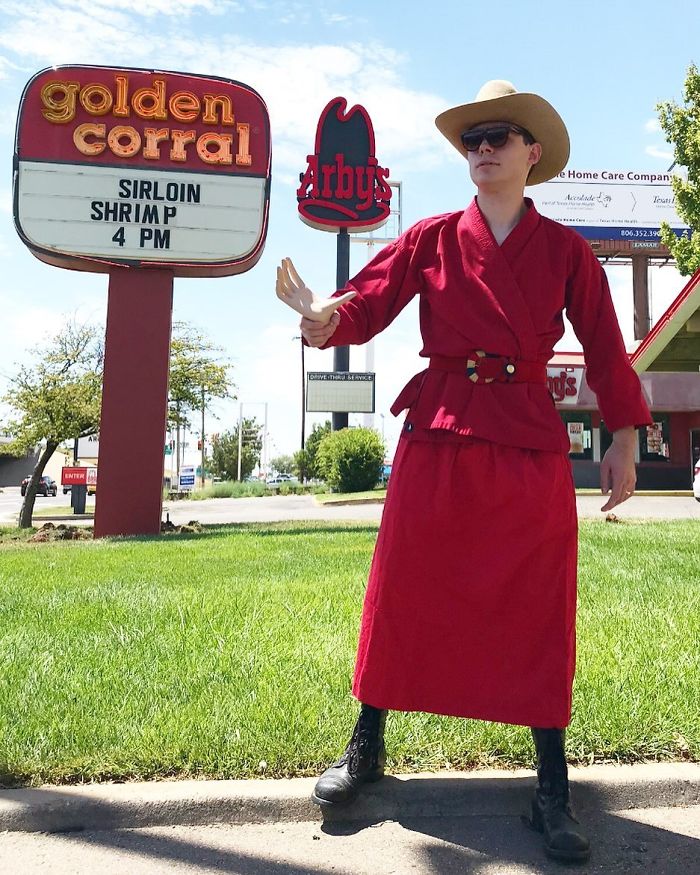 Guy Shows What $20 Can Get You At Thrift Stores, And The Results Are So Stupid It’s Hilarious Guy Shows What $20 Can Get You At Thrift Stores, And The Results Are So Stupid It’s Hilarious