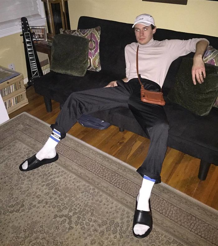 Guy Shows What $20 Can Get You At Thrift Stores, And The Results Are So Stupid It’s Hilarious Guy Shows What $20 Can Get You At Thrift Stores, And The Results Are So Stupid It’s Hilarious