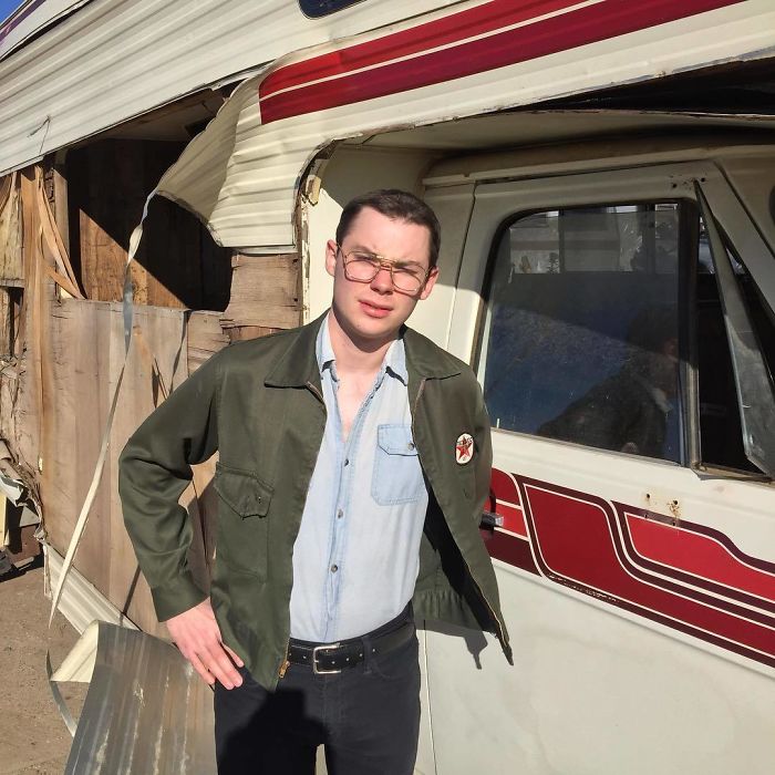 Guy Shows What $20 Can Get You At Thrift Stores, And The Results Are So Stupid It’s Hilarious Guy Shows What $20 Can Get You At Thrift Stores, And The Results Are So Stupid It’s Hilarious