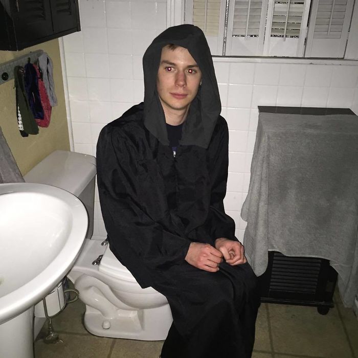 Guy Shows What $20 Can Get You At Thrift Stores, And The Results Are So Stupid It’s Hilarious Guy Shows What $20 Can Get You At Thrift Stores, And The Results Are So Stupid It’s Hilarious