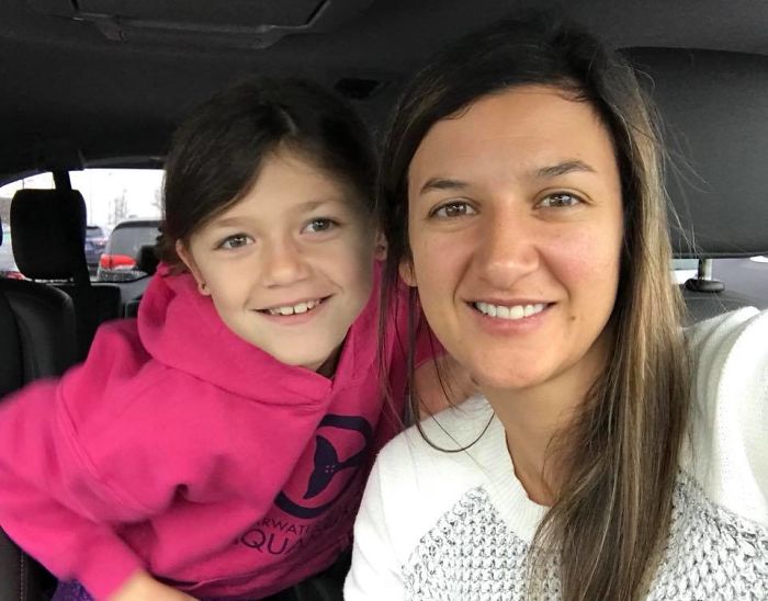 Parents Are Loving This Mom’s Concept On Punishing Her Daughter For Putting A Hole In The Wall Parents Are Loving This Mom’s Concept On Punishing Her Daughter For Putting A Hole In The Wall