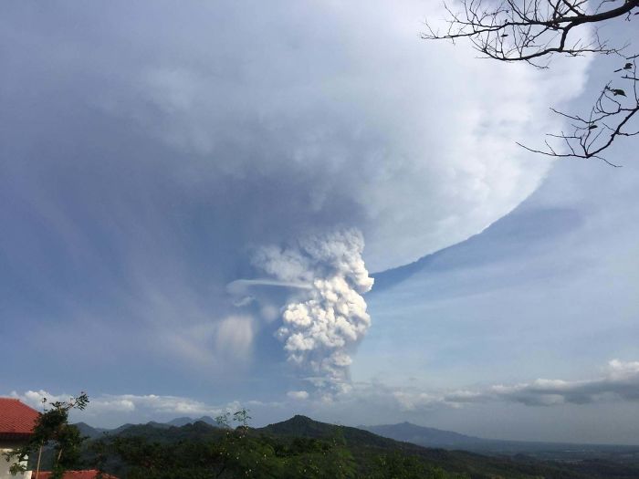 30 Photos That Show The Terrifying Power Of The Taal Volcano Which Just Erupted In The Philippines