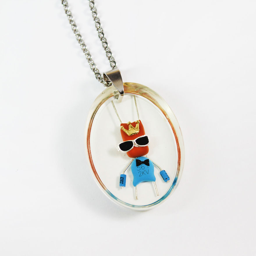 I Turned Electronic Components Into Adoptable Tiny Robots I Turned Electronic Components Into Adoptable Tiny Robots