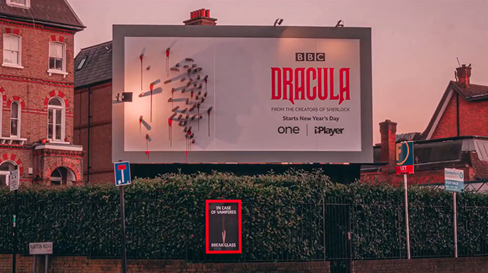 BBC’s Dracula Billboard Confuses People During The Daytime But Grabs Attention At Night BBC’s Dracula Billboard Confuses People During The Daytime But Grabs Attention At Night