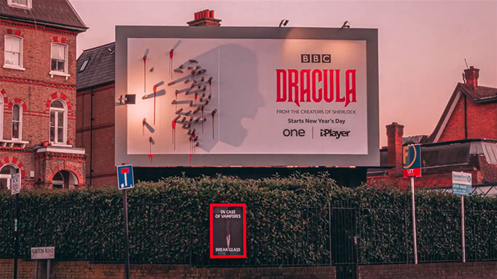 BBC’s Dracula Billboard Confuses People During The Daytime But Grabs Attention At Night BBC’s Dracula Billboard Confuses People During The Daytime But Grabs Attention At Night