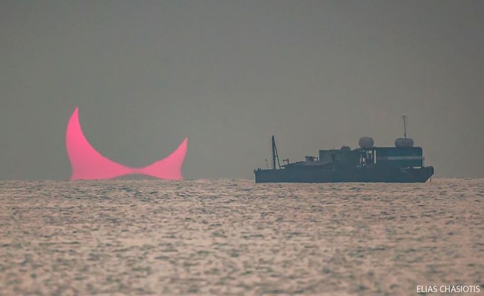 ‘Devil’s Horns’ Sunrise Photo Goes Viral And It’s 100% Real ‘Devil’s Horns’ Sunrise Photo Goes Viral And It’s 100% Real